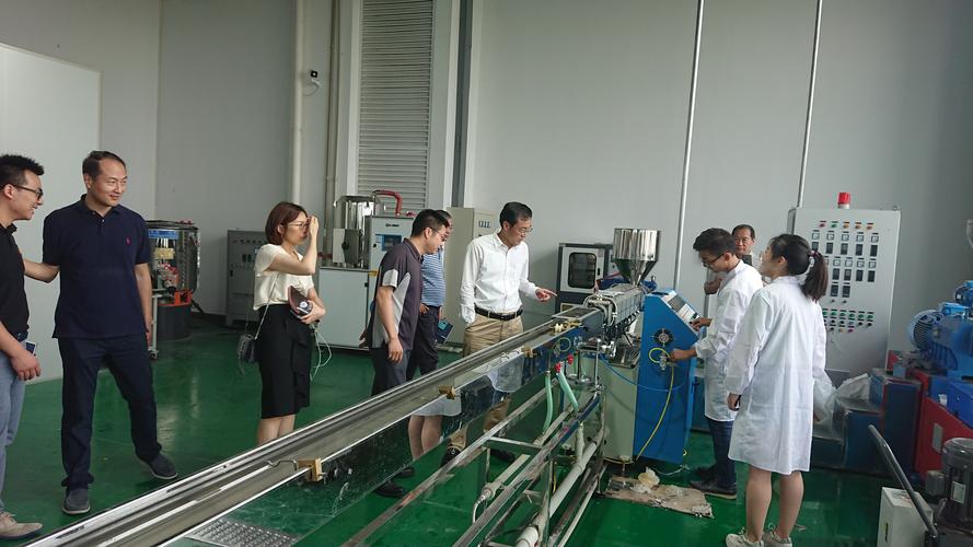 新工集團總經(jīng)理王雪根帶隊到南京全凱生物基材料研究院就新型研發(fā)機構(gòu)